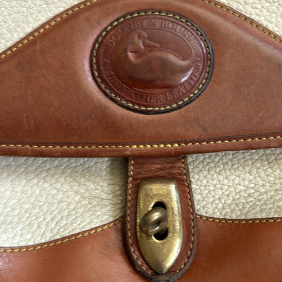 Vintage Dooney & Bourke Cream and Brown Leather Purse - Picture 4 of 13